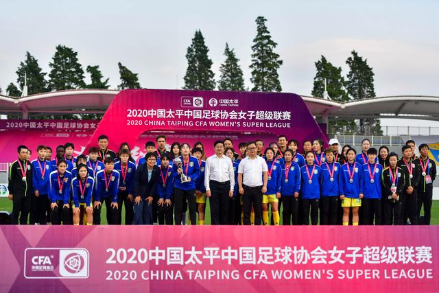 中国女乒新星蒯曼夺得混双金牌，展现全能实力